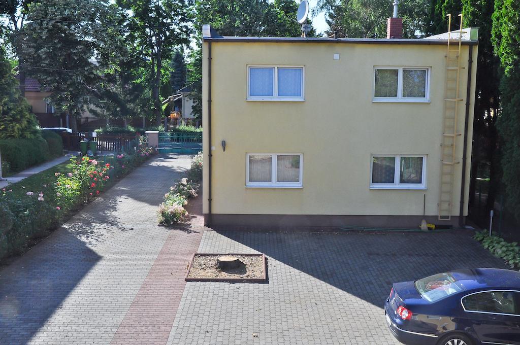 Csaladi Elmeny Apartman Es Vendeghaz Apartment Hajduszoboszlo Exterior photo